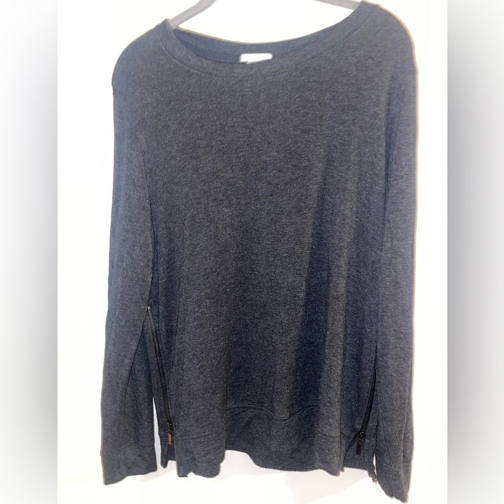 Matty M Charcoal Gray long sleeve knit Top